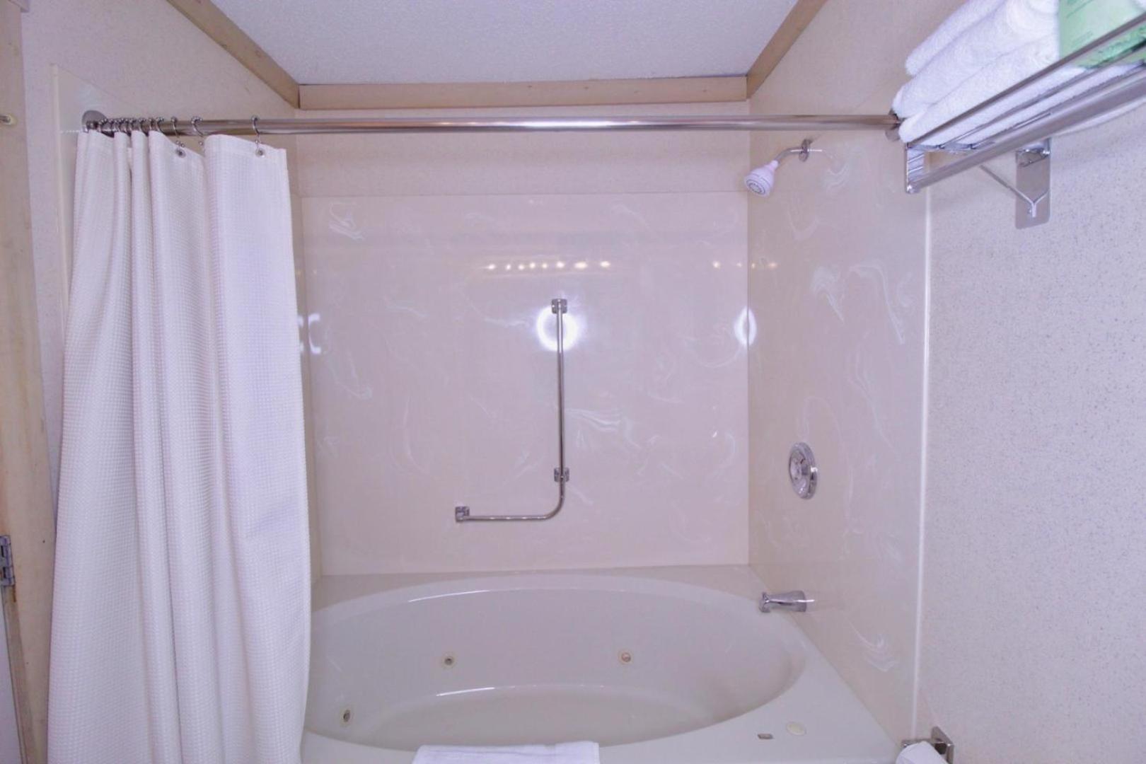 Paddle Wheel Inn Oregon Room photo